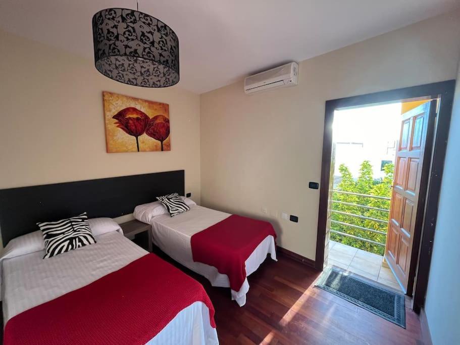 Casa Con Piscina En El Centro Villa Los Llanos De Aridane Bagian luar foto